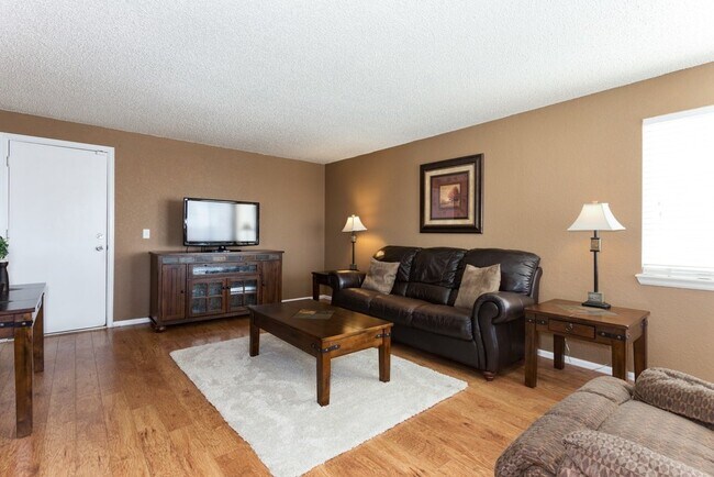 4 BED 3 BATH HOME IN FOX HILL!