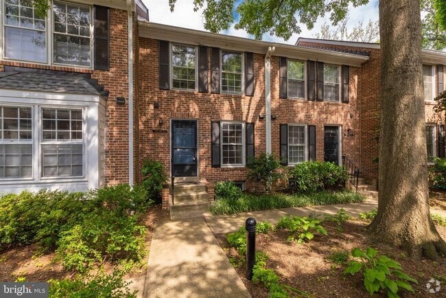 Building Photo - 2440 S Walter Reed Dr Rental