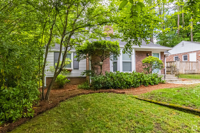 Building Photo - 2291 Strathmore Dr NE Rental