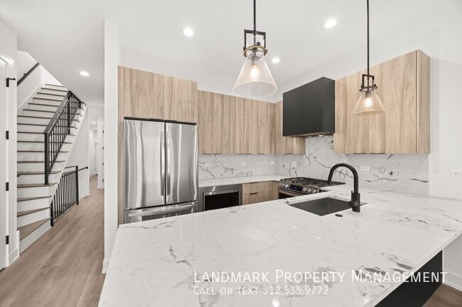 Photo - 1545 N Artesian Ave Unit 3