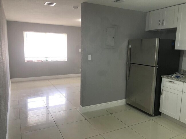 Photo - 839 NW 14th Way Unit 1