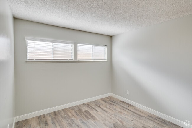 2BR, 1BA - 800SF - Primary Bedroom