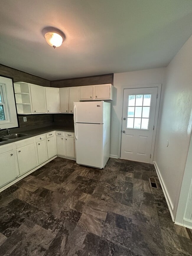 Photo - 514 Lullwater Rd