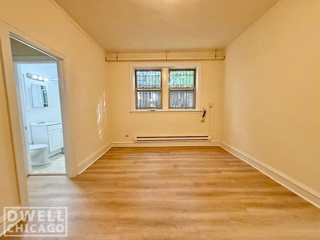 Building Photo - 2532 N Sawyer Ave Rental