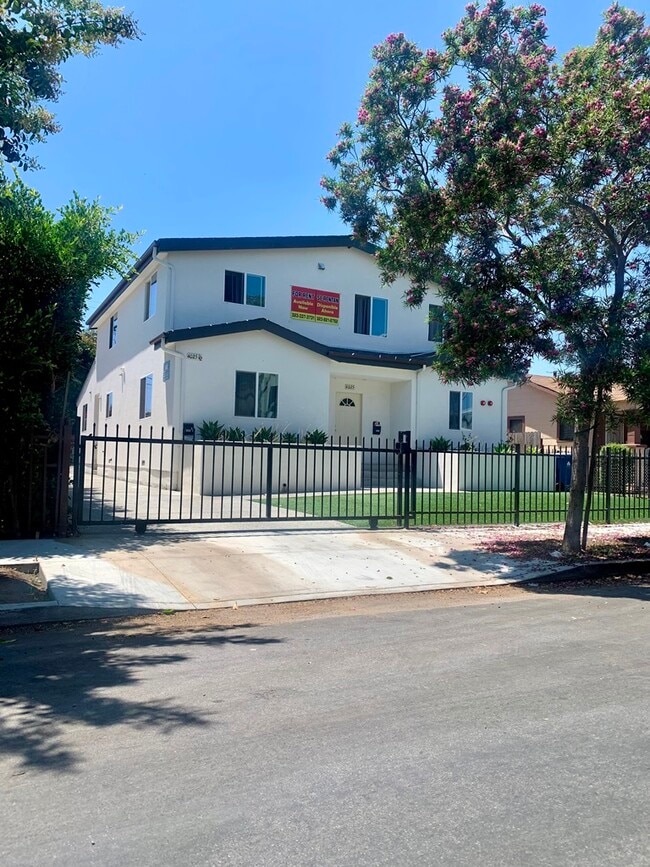 4025 La Salle Ave