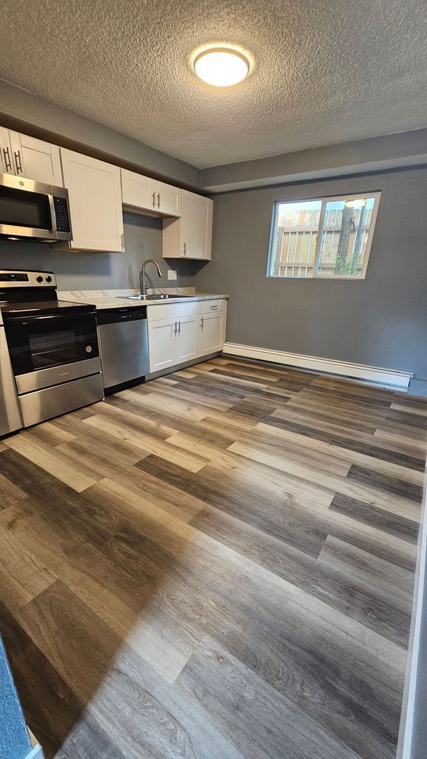 Photo - $500 OFF FIRST MONTH SPECIAL | $1100 + $17... Unit D