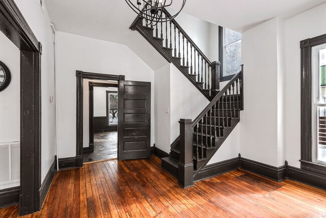 Photo - 205 Broadway St