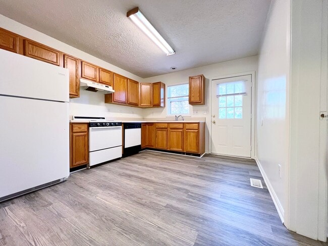 Photo - Two Bedroom Townhouse - 1.5 Baths - Spring Garden Triplex Unit 2200-A