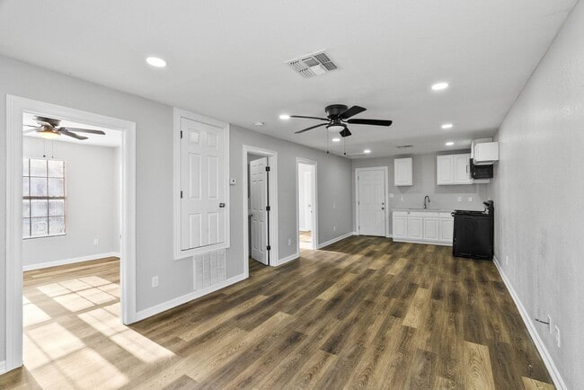 Photo - SPACIOUS TWO BEDROOM TWO BATH HOUSE!