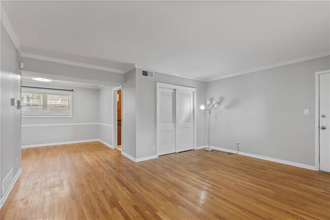 Photo - 3660 Peachtree Rd Unit A2