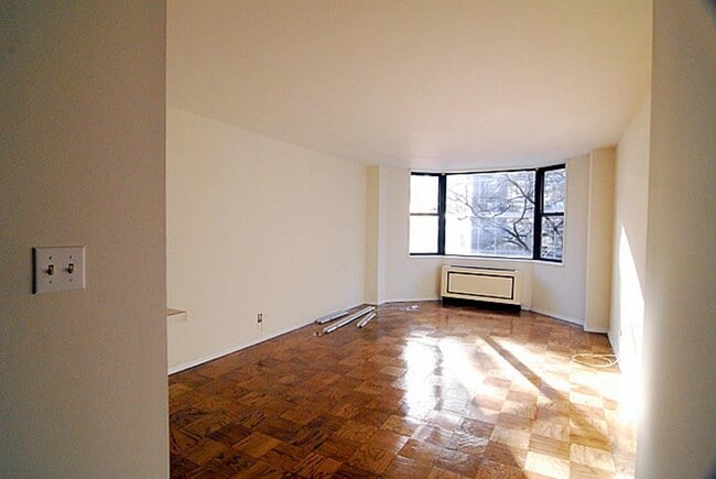 Building Photo - 400 E 71st St Unit 3R Rental