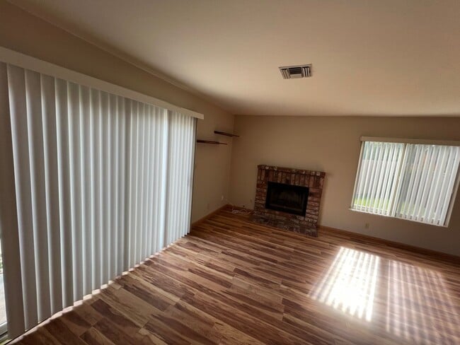 2604 Calle Elegante