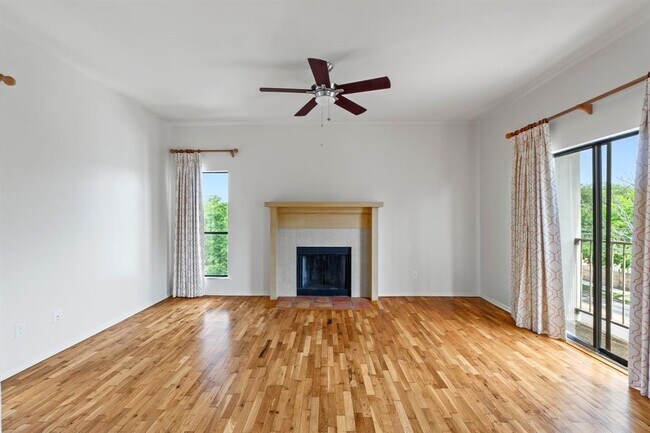 Photo - 409 E 38th St Unit 305