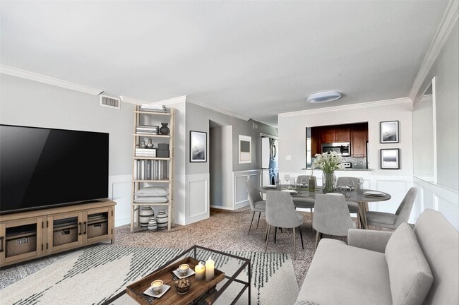 Building Photo - 9023 Gaylord Dr Unit 102