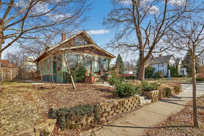 Photo - 3553 Dupont Ave S