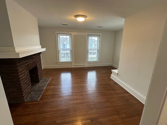 Photo - E Maynard Ave 114-116 MLR (LH2) Unit 116