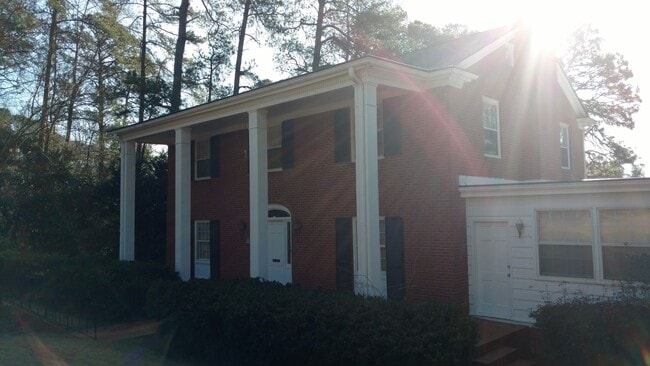 1809 Lakeshore Dr