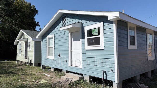 Photo - 2615 Sam Wilson St