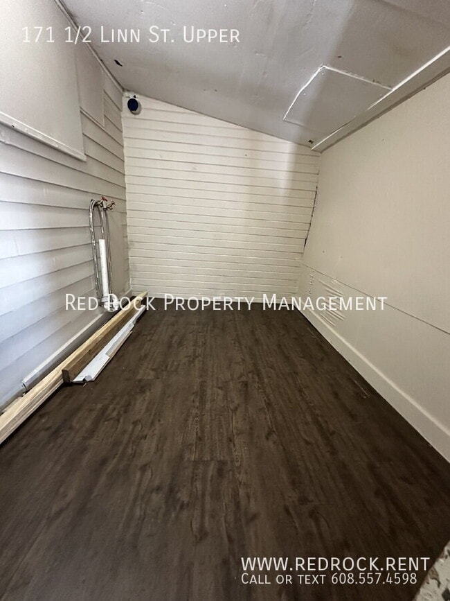 Photo - 171 1/2 Linn St. Upper-
