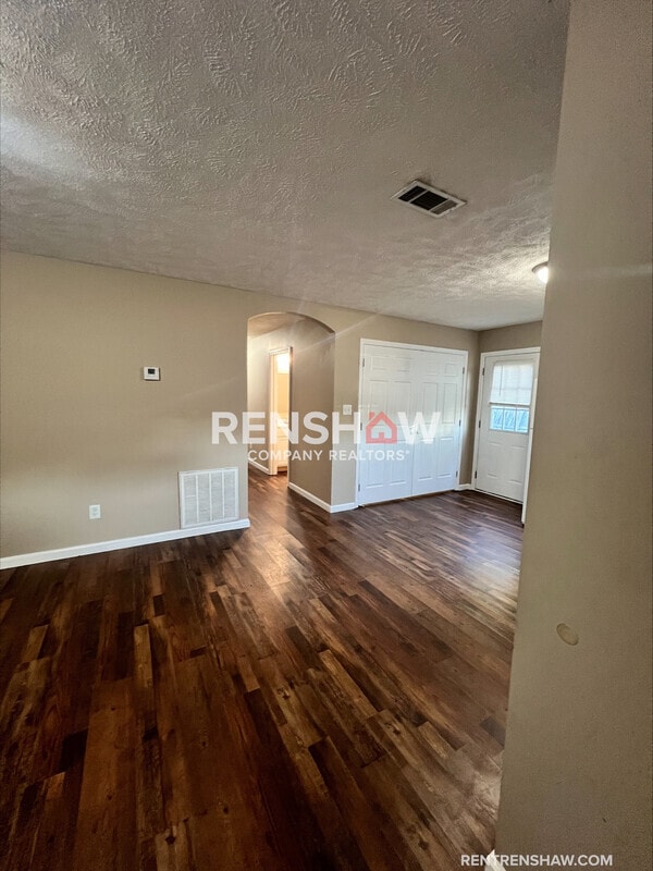 Photo - 1912 Lynn St