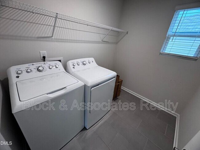 Photo - 129 Boone Lake Way
