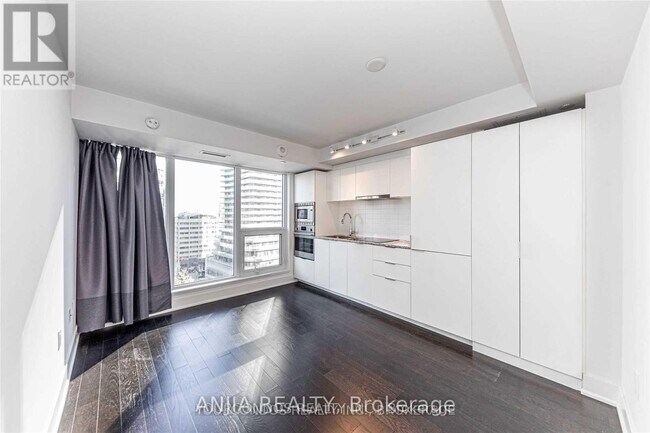 Photo - 955 Bay St. Unité 1604