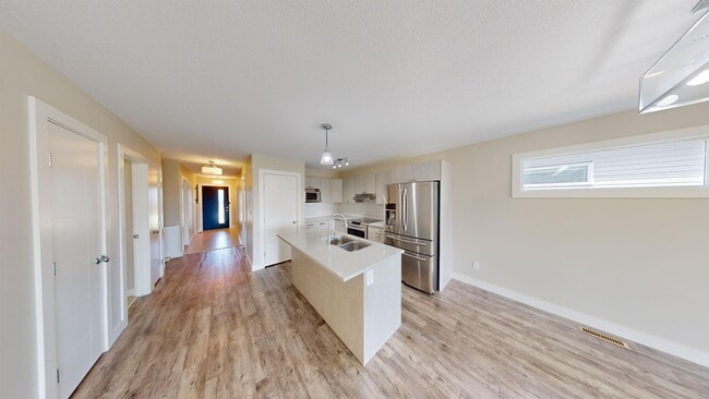 Photo - 12605-1102A 102A St