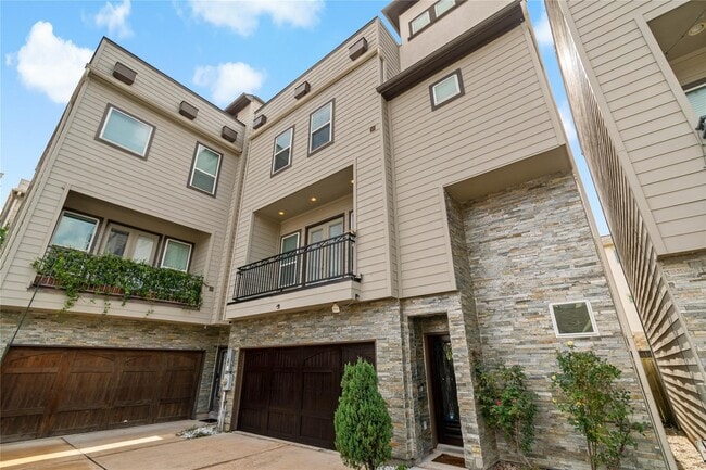 Building Photo - 4312 Dickson St Unit B