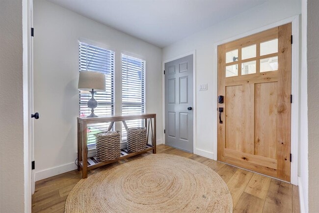 Photo - 5609 Courtyard Cove