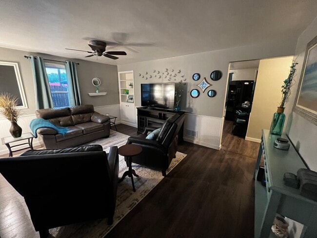 Photo - 1831 S Oneida St