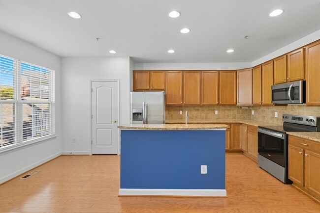 Photo - 613 Spectator Ave