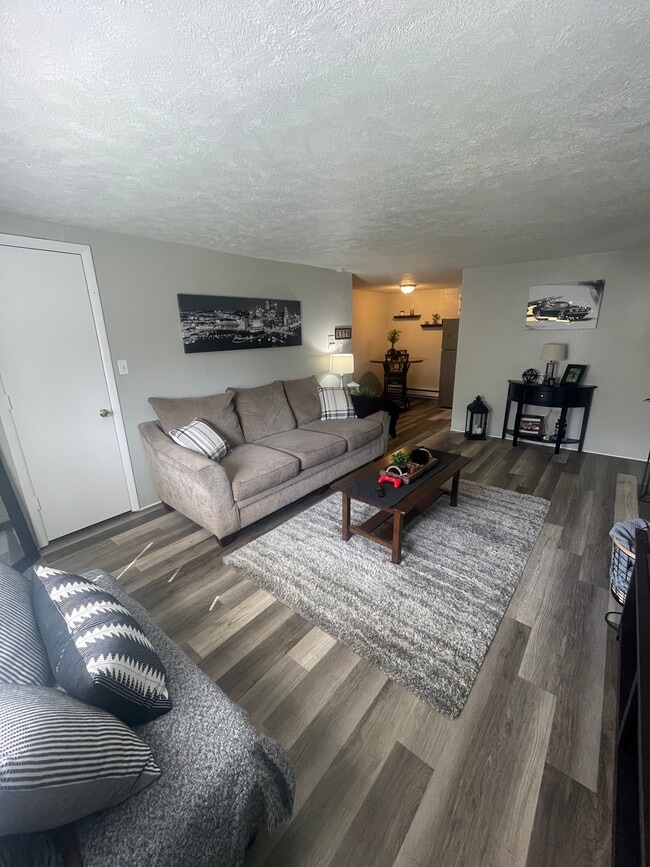 Photo - Locust Hill Apartments - 1-12 Locust Hill Dr