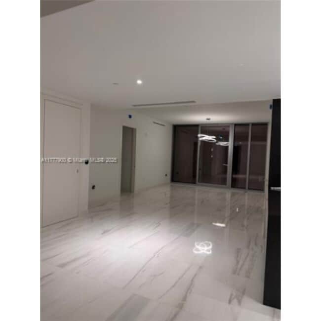 Photo - 300 Biscayne Boulevard Way