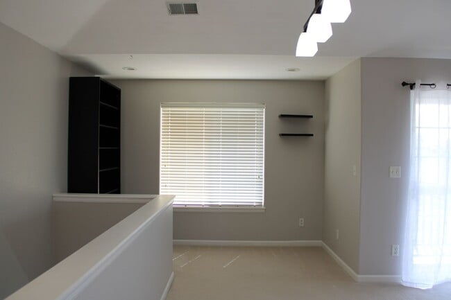 Photo - Low-Maintenance Luxury with Community Perks Unidad 710