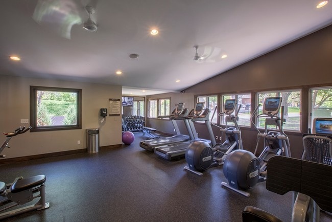 The Woodlands of Minnetonka Apartments