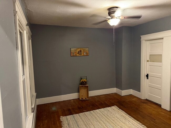 Building Photo - 318 Apple St Unit 2B