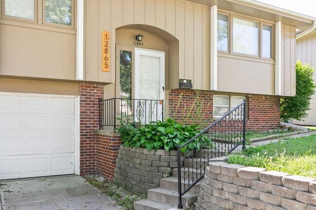 Photo - Stylish 3-Bed, 2-Bath Renovated Home with ...