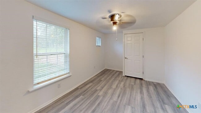 Photo - 710 W Avenue D