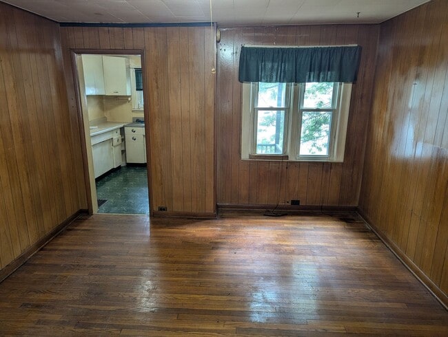 Photo - Cozy 2 Bedroom 1/2 Double