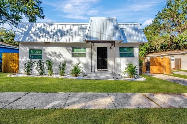Building Photo - 610 Woodlawn St Rental