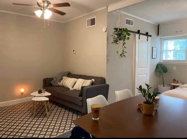 Photo - 1108 Coit St Unit Lower House