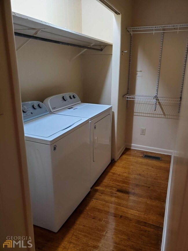 Photo - 911 N Jefferson St NE