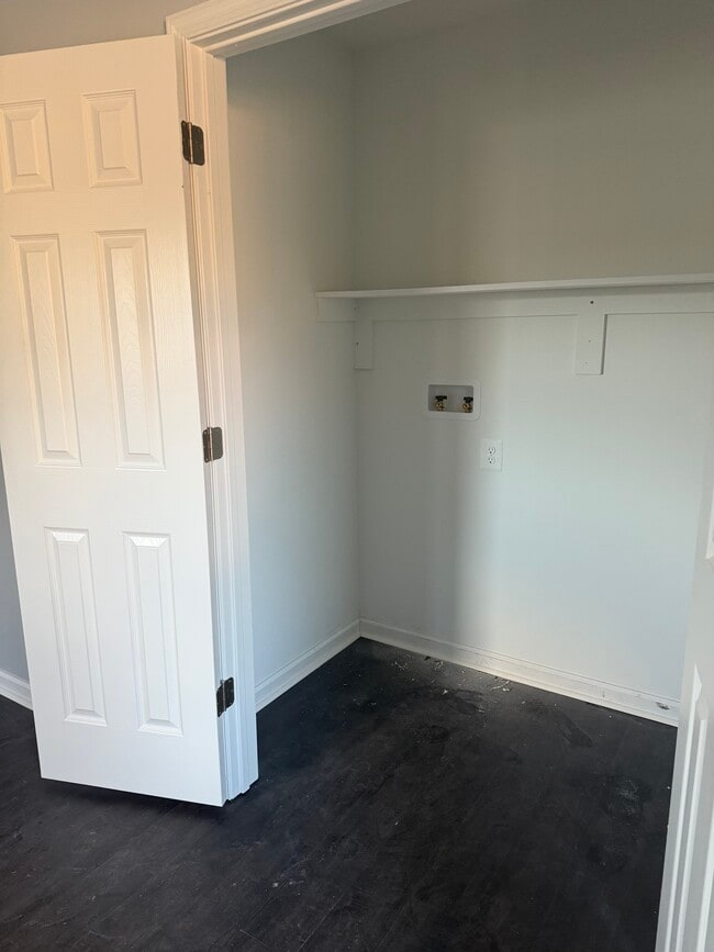 Washer/dryer hookup - 616 E Church St Unit 1