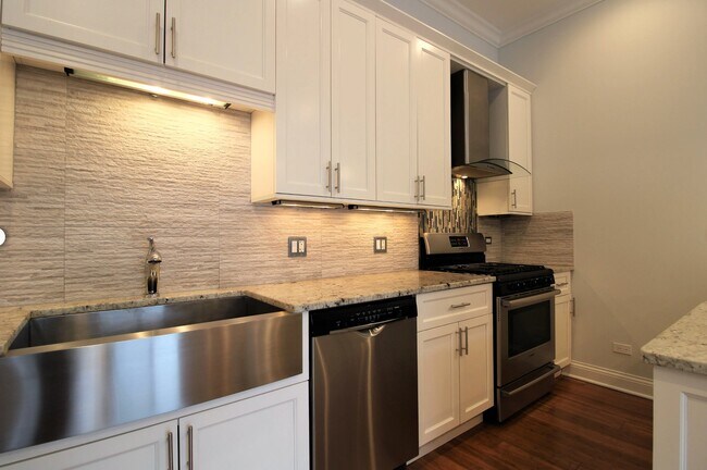 Photo - 1601 W Warren Blvd