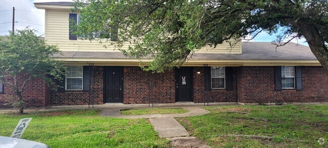 Building Photo - 65 W Elmwood Dr Rental