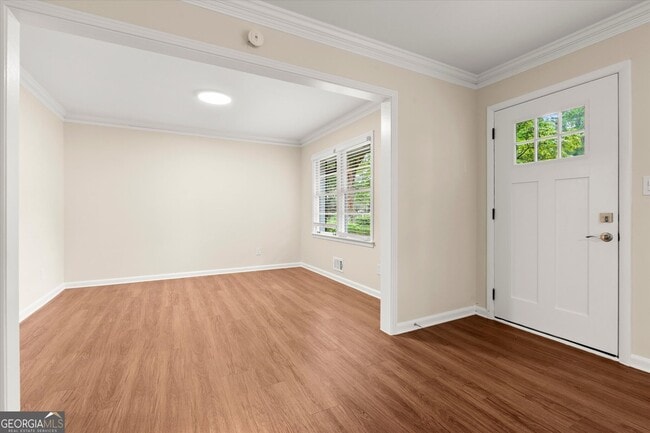 Photo - 174 Cromwell Rd NE
