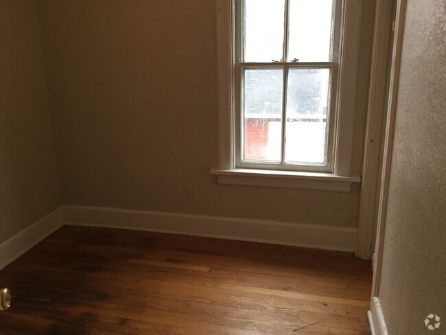 Building Photo - 432-434 N 30th St Unit Upper Rental