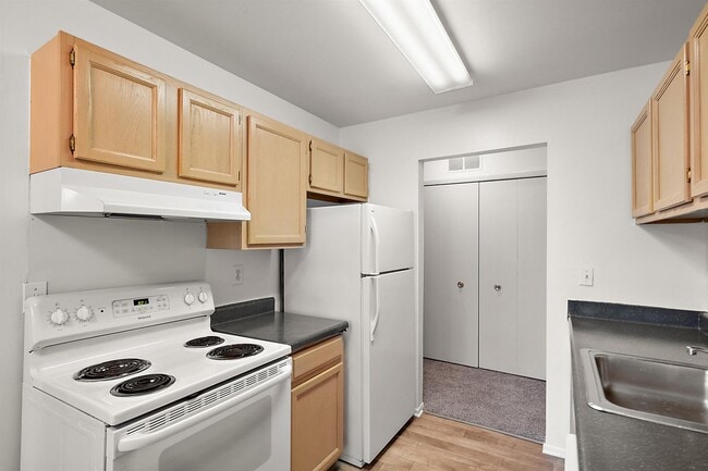 Photo - Sunnymede Apartments - Troy, MI