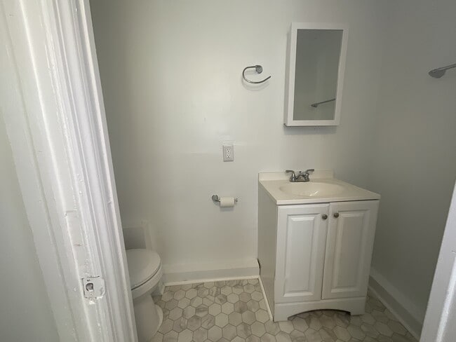 Photo - 208 Liberty Ct