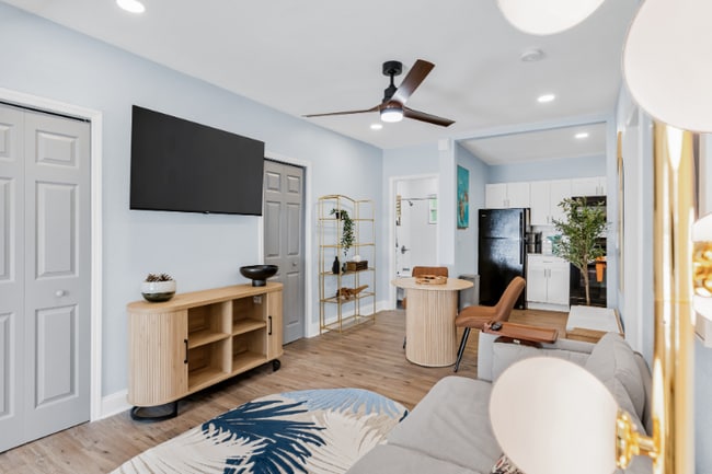 Photo - 625 Kirkwood Terrace N Unidad A